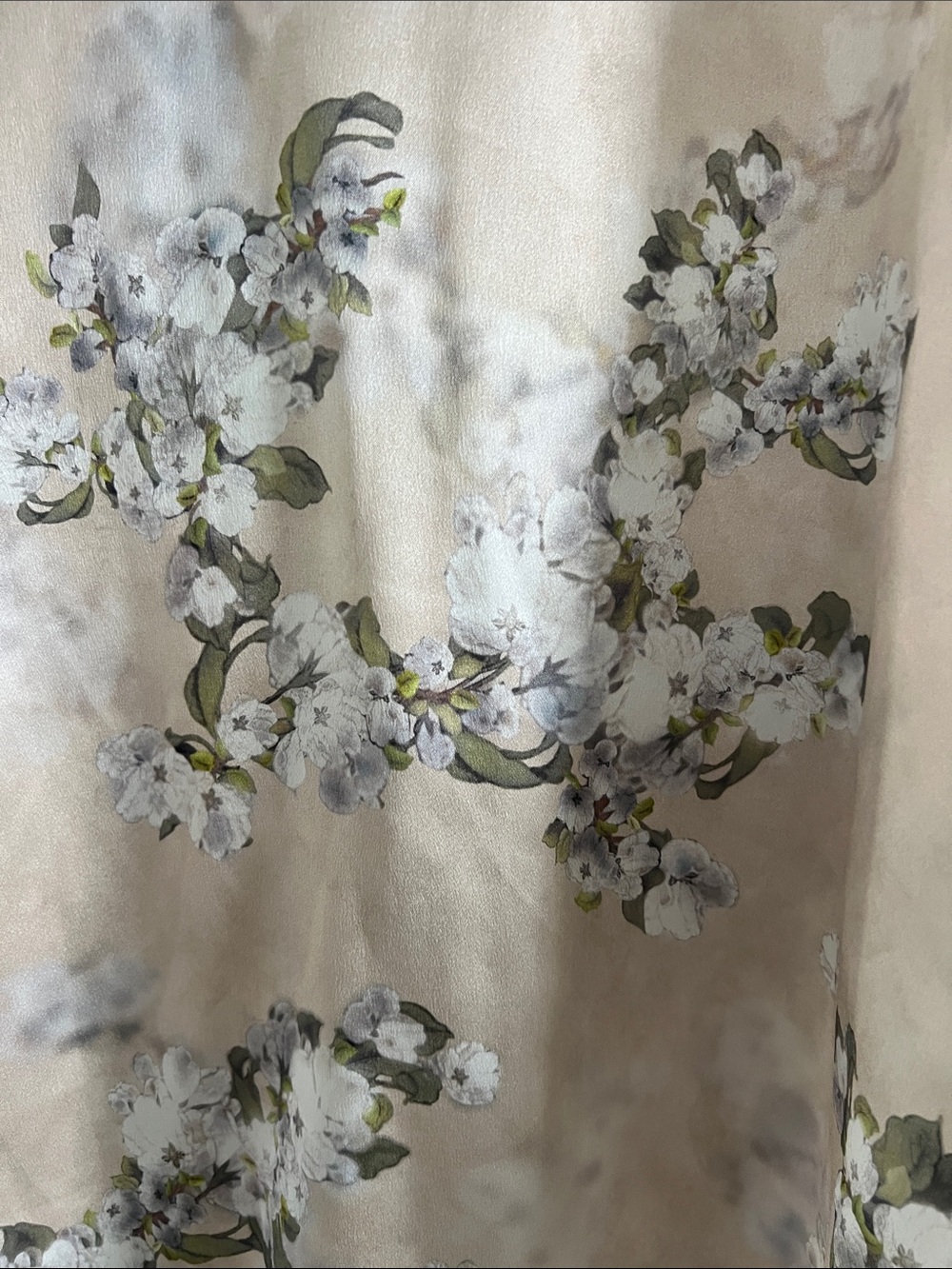 VINCE Hazy Blossom Long Sleeve Button-up Silk Blouse. Size Large - Picture 8 of 11